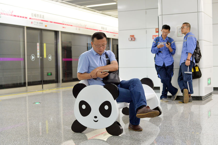 World's first panda-themed subway line runs in Chengdu