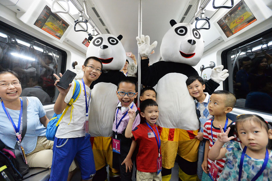 World's first panda-themed subway line runs in Chengdu