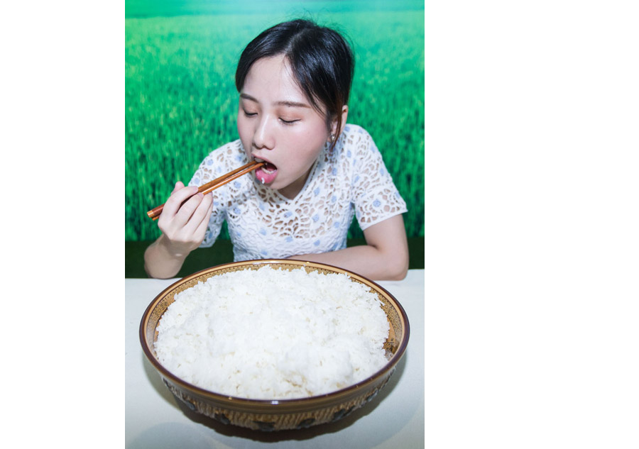 Slim woman with big appetite eats 4kg rice in single sitting