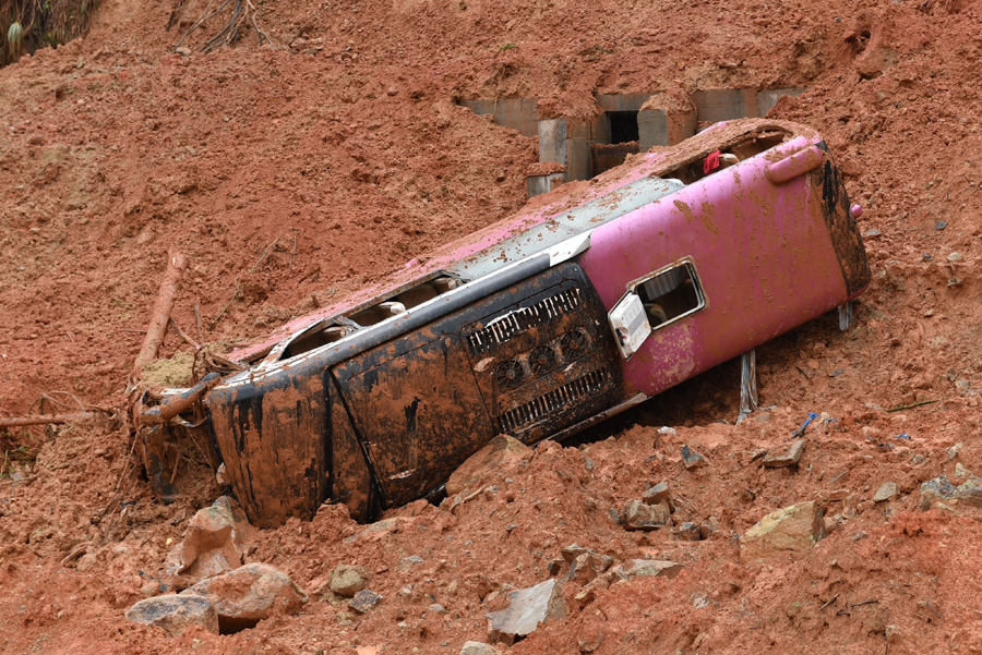 Landslide buries bus in East China