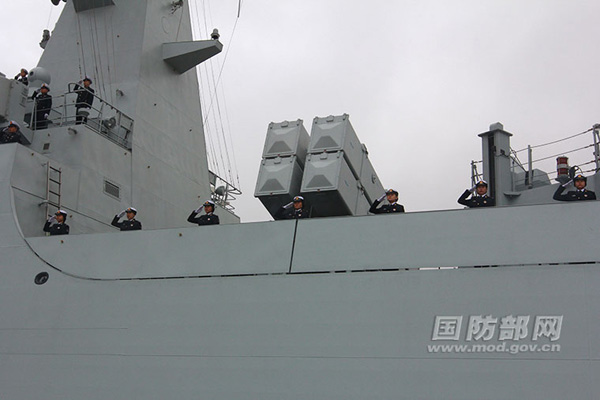 Female soldiers on Frigate Jingzhou