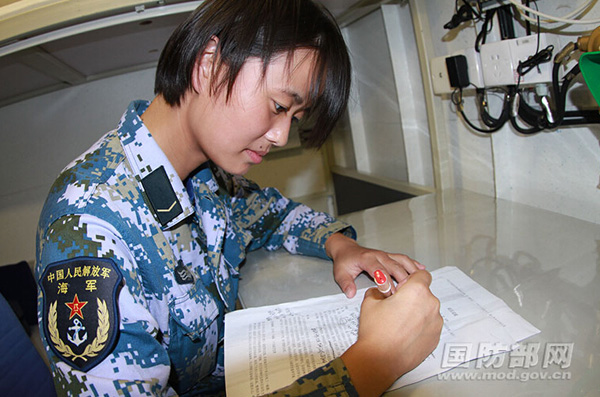 Female soldiers on Frigate Jingzhou