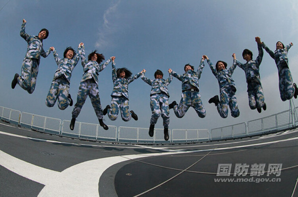 Female soldiers on Frigate Jingzhou