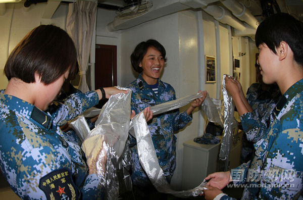 Female soldiers on Frigate Jingzhou