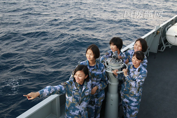 Female soldiers on Frigate Jingzhou