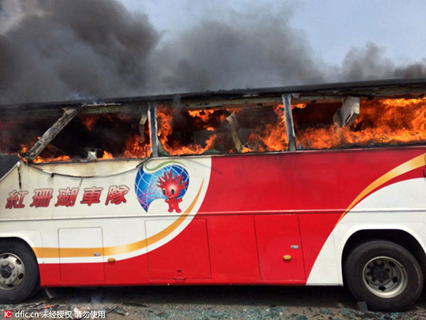 26 die after tour bus catches fire on highway in Taiwan