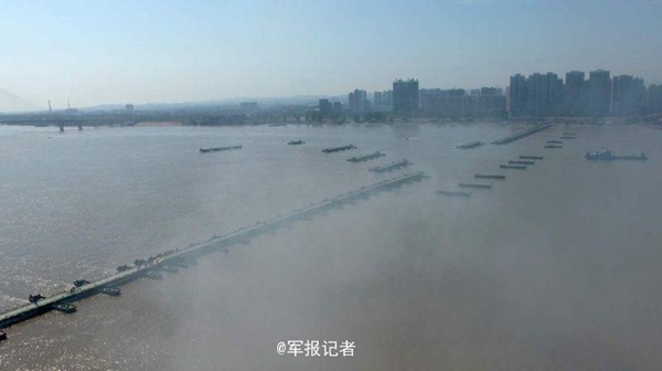 1,150-meter-long 'floating bridge' created on Yangtze River in 26 minutes