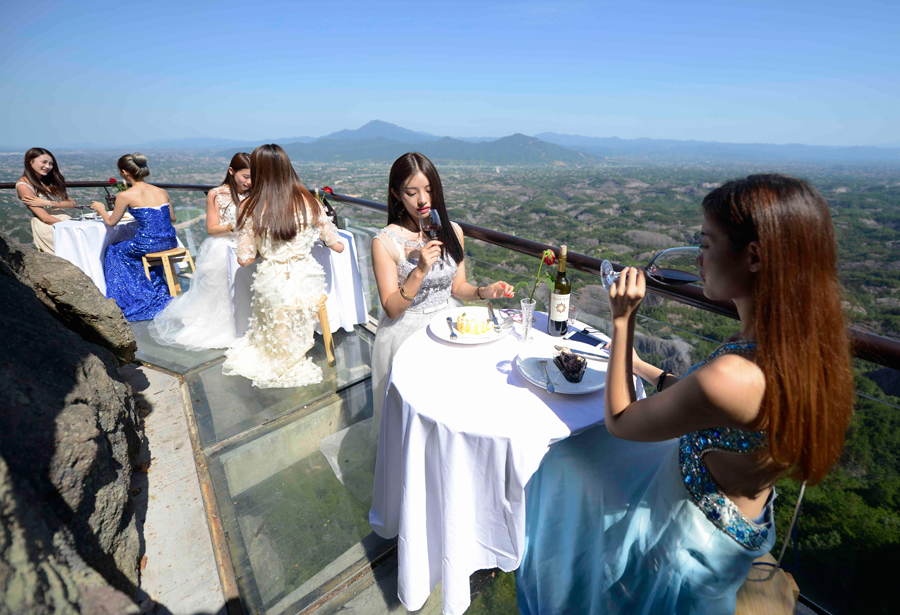 Take a sip of wine at the glass skywalk in Hunan