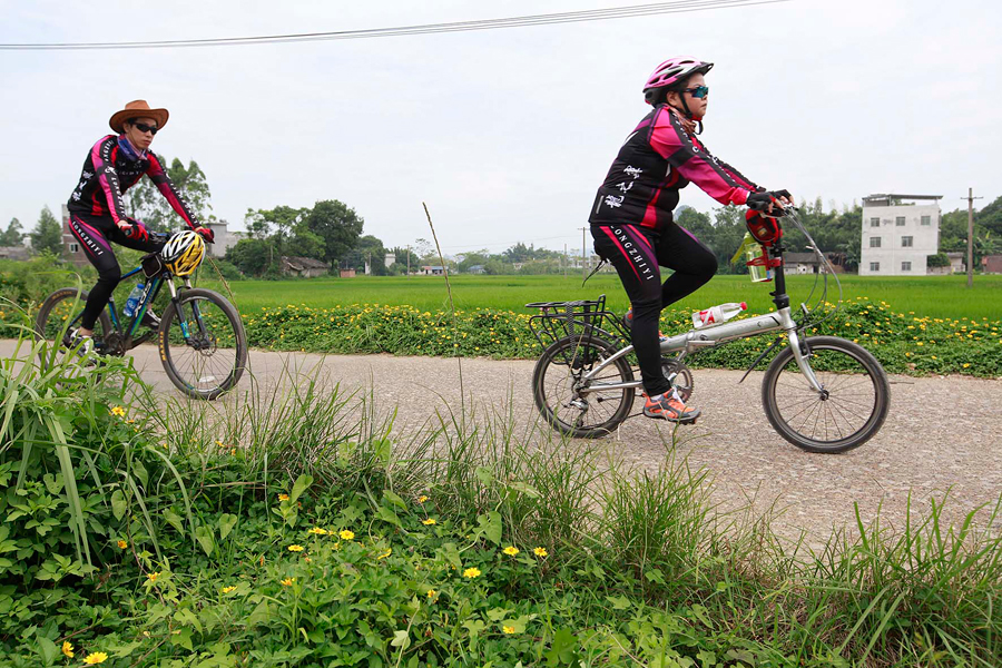 A silent cycling team