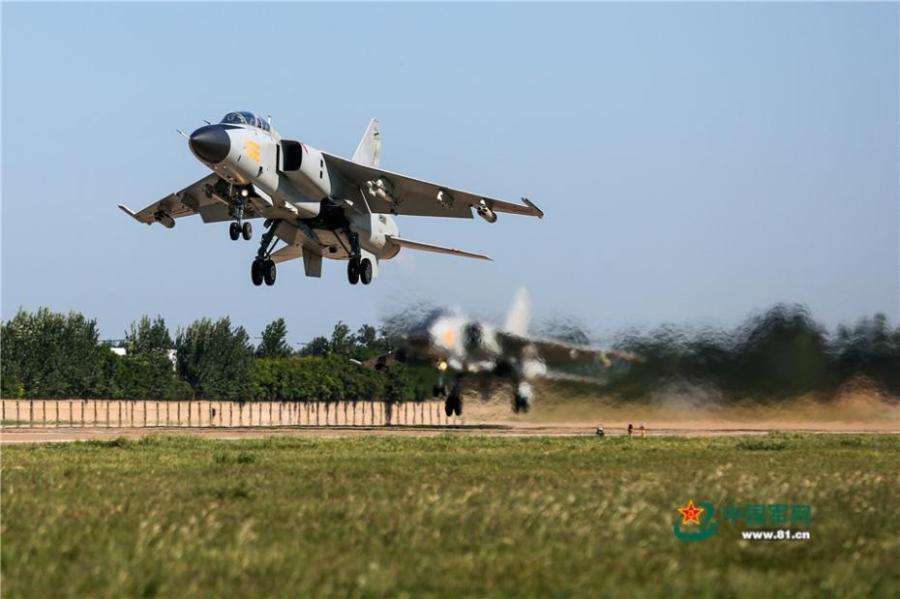 Chinese female pilots fly fighter-bomber JH-7