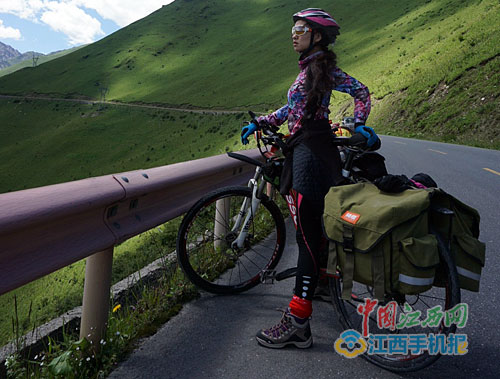 Hearing impaired woman cycles 2,400 kilometers to Tibet