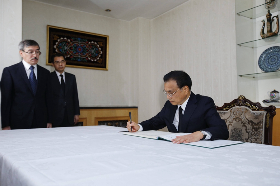 Premier Li offers condolences over death of Uzbek President Karimov