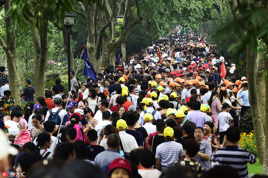 Sea of visitors at West Lake after G20