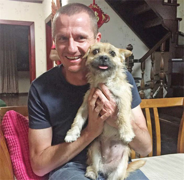 Nothing can separate marathon runner and his dog mate