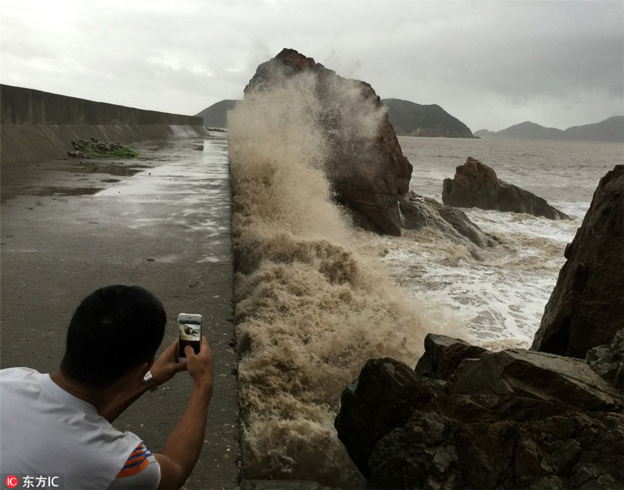 Typhoon Meranti causes extensive damage in East China