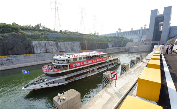 World's largest shiplift completes China's Three Gorges project