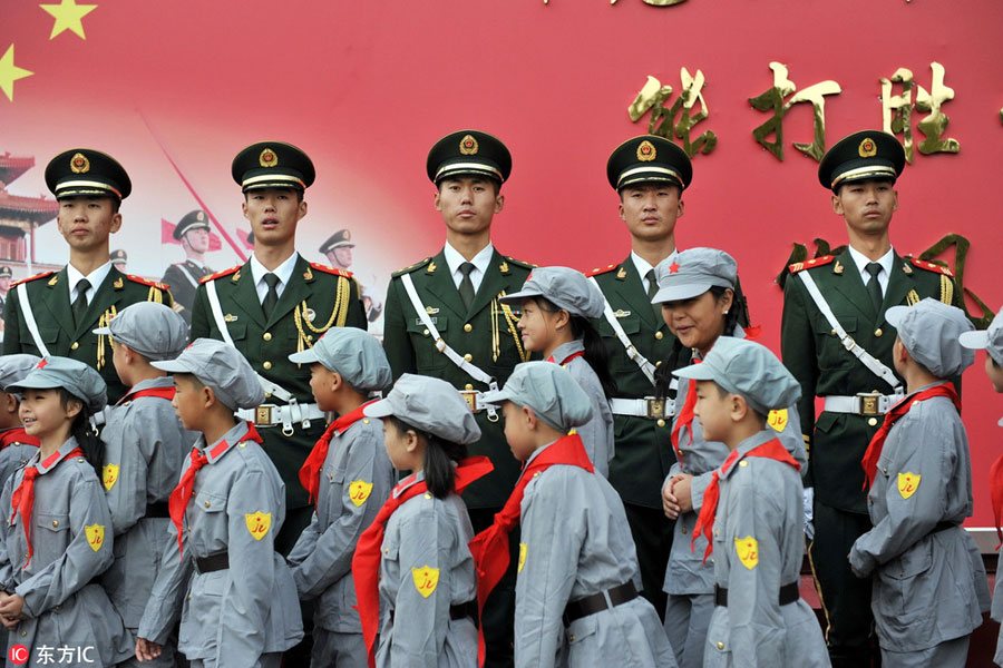 Students wear 'Red Army' costumes in Long March spirit