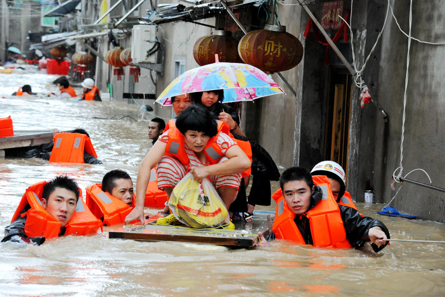 Rescue work at the typhoon-hit provinces