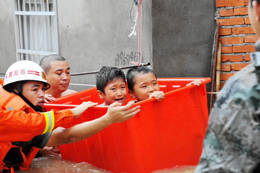 Rescue work at the typhoon-hit provinces