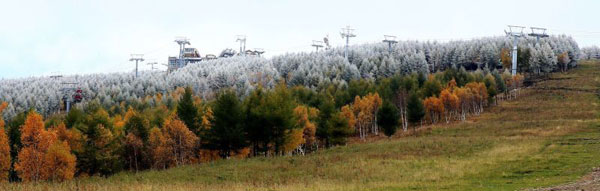 Picturesque Chongli bursts into autumn colors