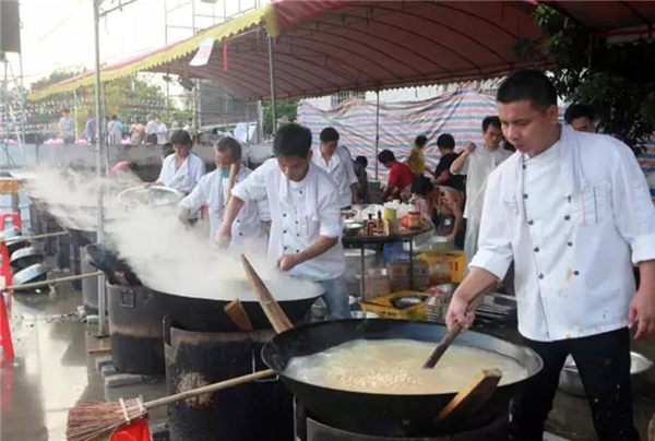 Grand banquet serves 20,000