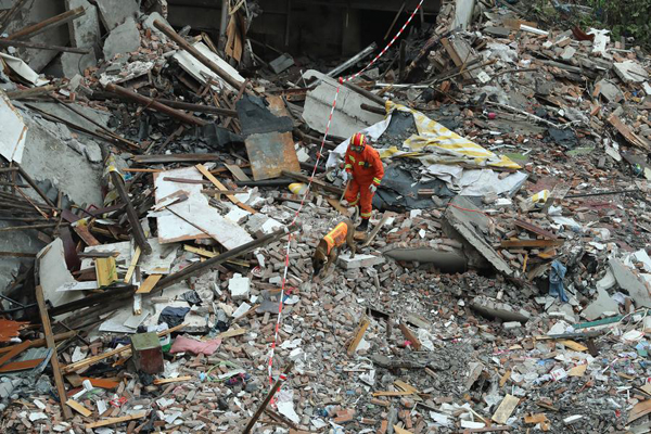 8 dead in buildings collapse in Wenzhou