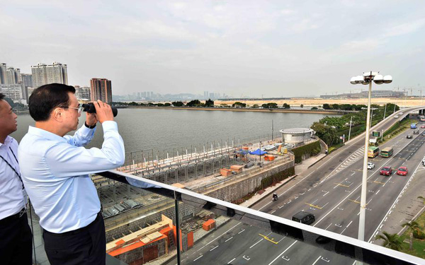 Premier Li visits Hong Kong-Zhuhai-Macao Bridge