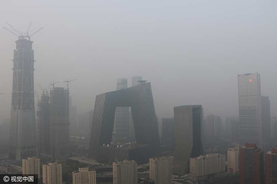 Heavy smog hits Beijing