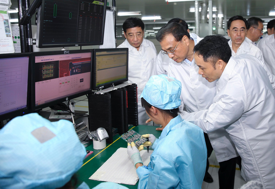 Premier Li visits companies in Dongguan