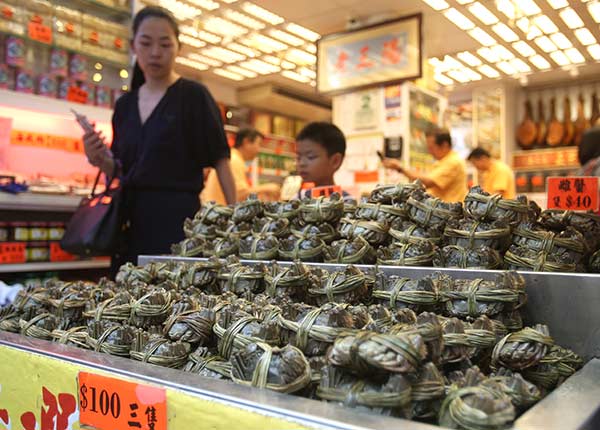 Hong Kong importers pull tainted hairy crabs