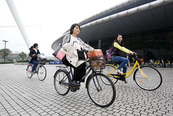 Campus uses gym for Singles Day deliveries