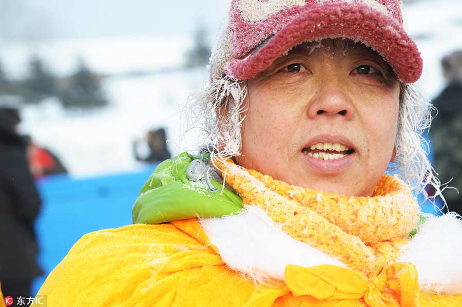 Hair, eyelashes turn white as temperature falls to minus 30 in Heilongjiang