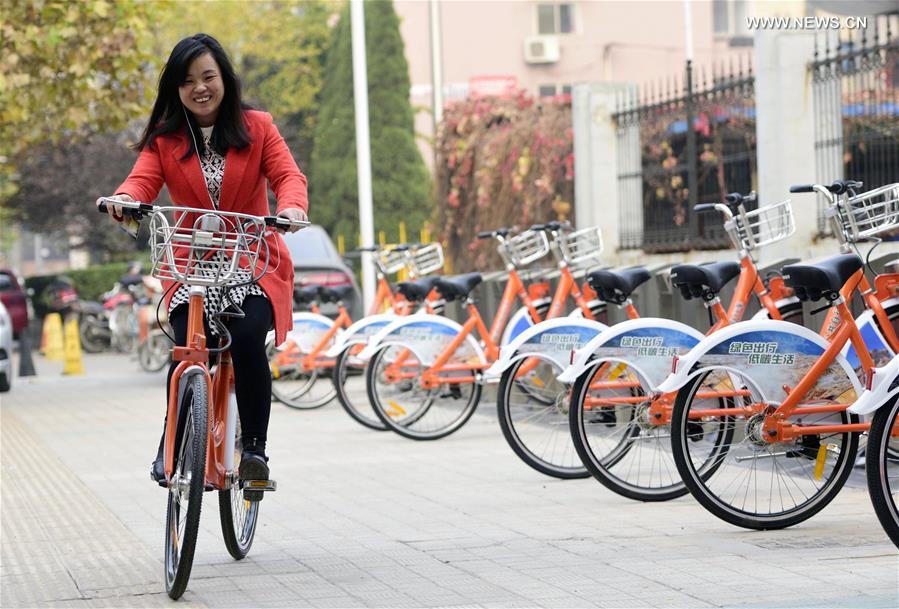 Chinese cities encourage people to commute by bicycle