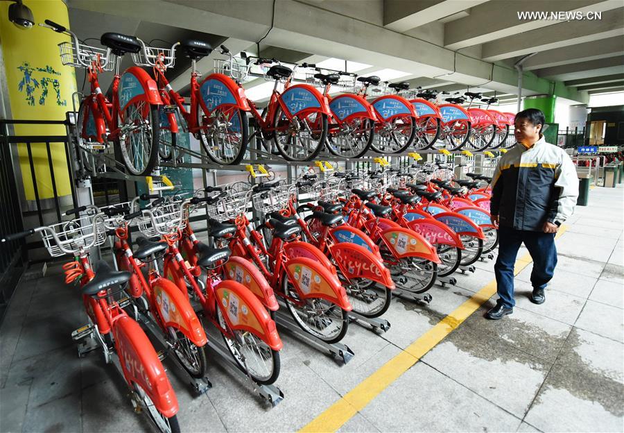 Chinese cities encourage people to commute by bicycle