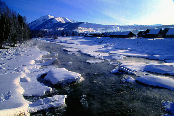 Xinjiang becomes playground for 30 million winter visitors