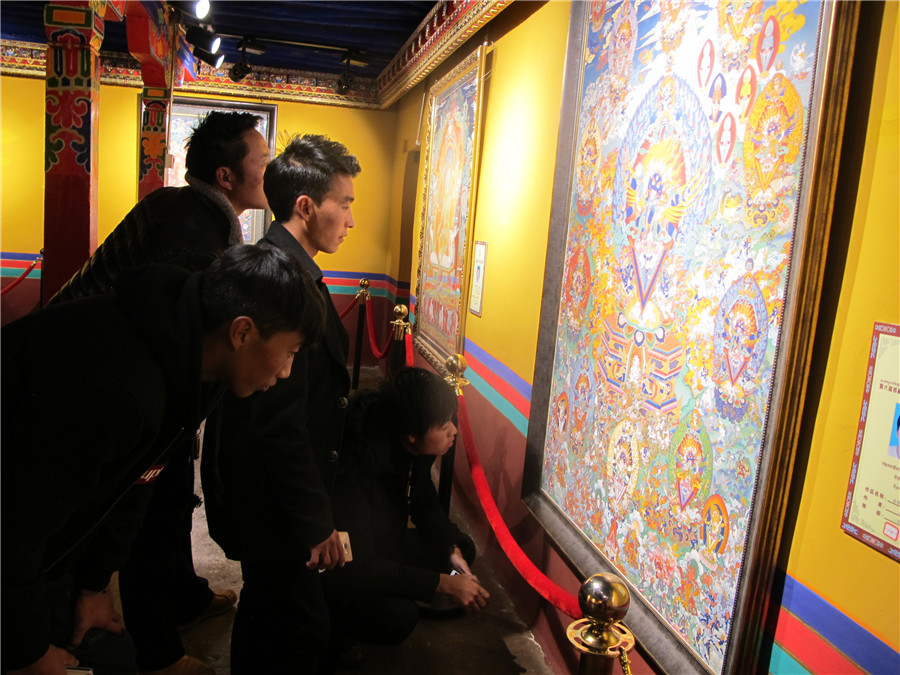 Exhibition in Lhasa shows thangka art