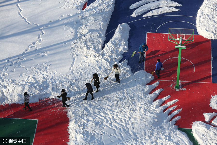 Students create huge rooster-shaped snow figure to welcome the New Year