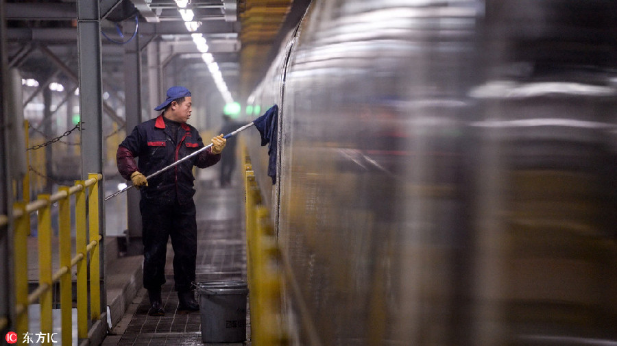 Smog changes color of high-speed train