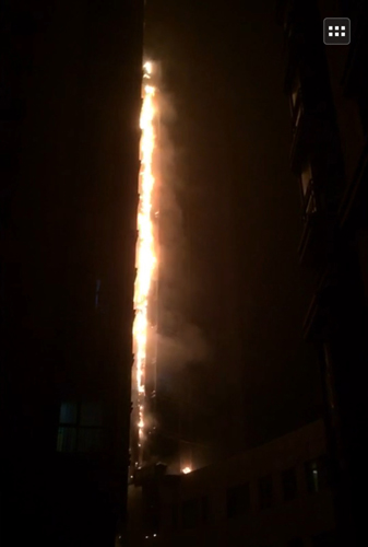 Fire engulfs residential building in Beijing