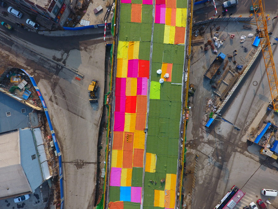 100 colorful quilts form 'rainbow road' in Jinan