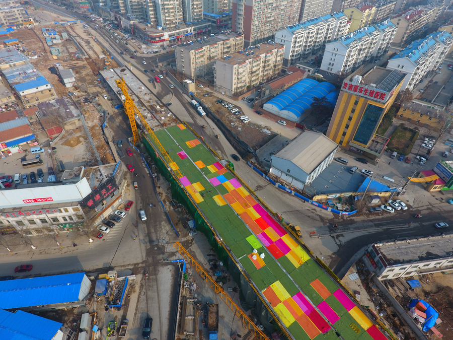 100 colorful quilts form 'rainbow road' in Jinan