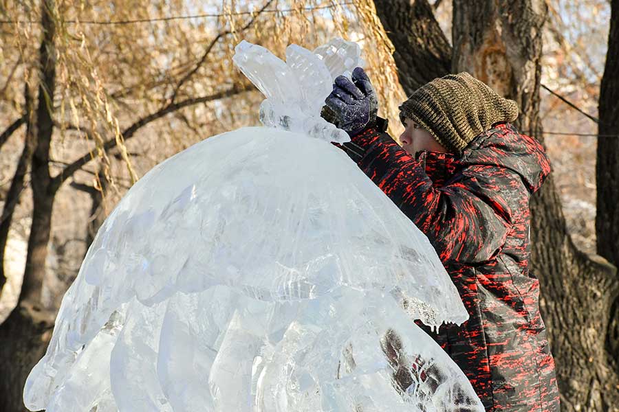 Ice sculptures brighten up winter in Harbin