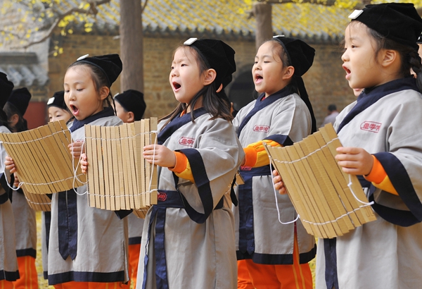 Confucian kindergartens teach respect