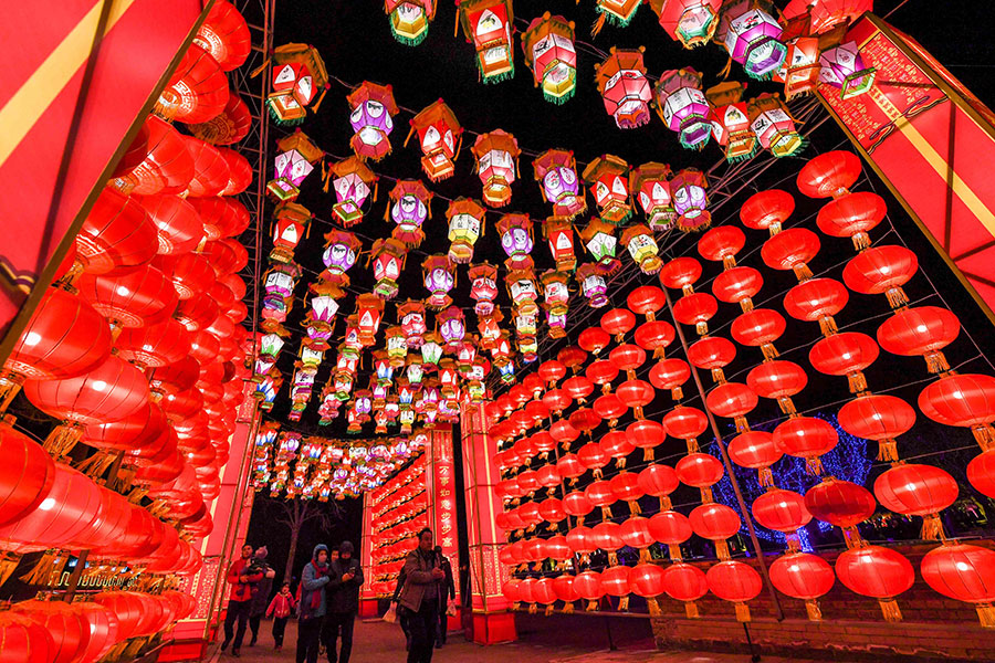 Lantern fair held at underground cave dwellings in China's Henan