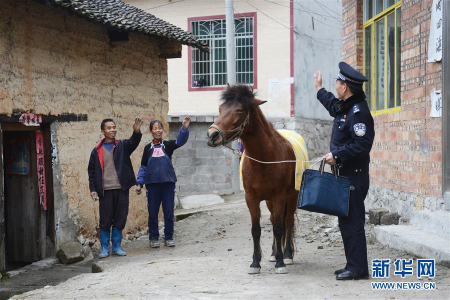 Protecting public security on horseback