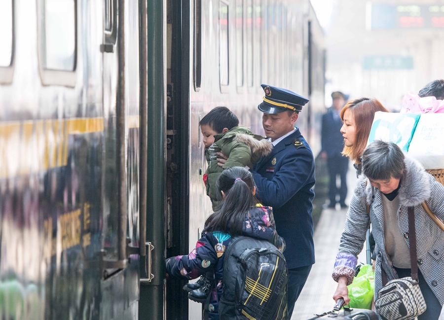 Passengers keep train attendant's painting dream alive