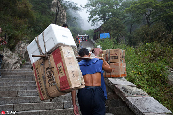 Porter pride on Mount Tai