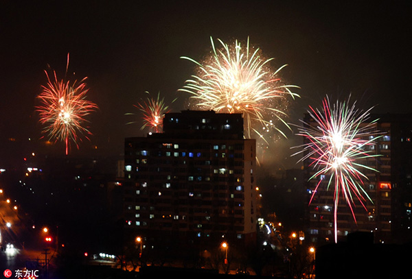 Beijingers buy less fireworks over pollution concerns