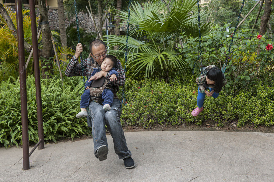 Life of 'migrating birds' in Hainan through photographer's lens