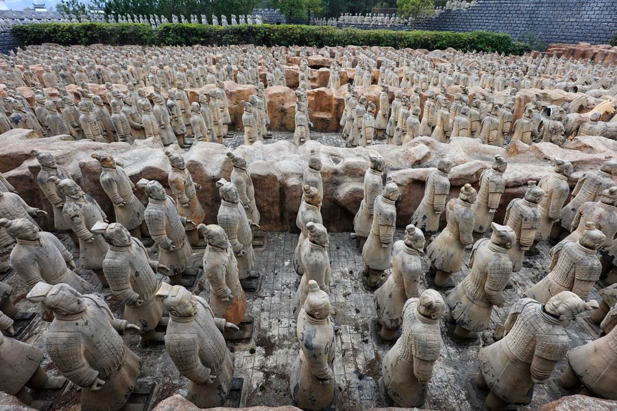 China's largest full-scale replicas of the Terracotta Warriors attract tourists